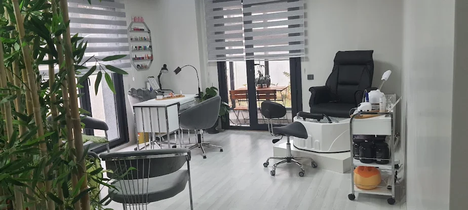 Manikür ve pedikür çalışma alanı